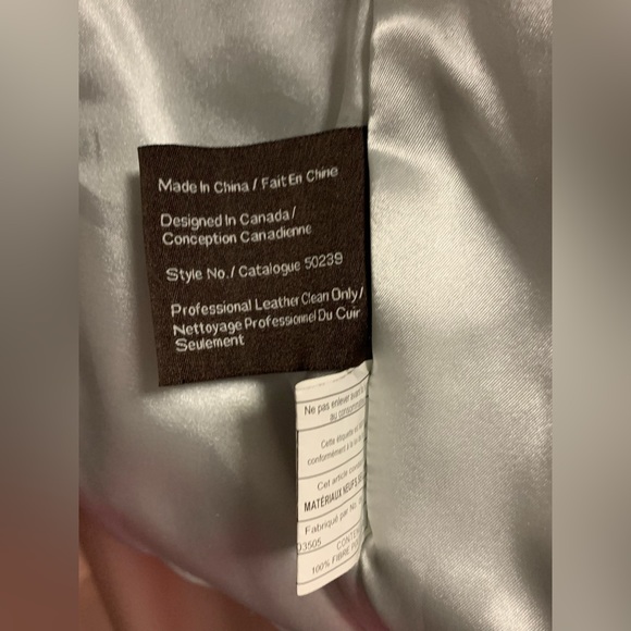 The perfect ‘winter white’ leather coat and purse ensemble ❄️ - Picture 5 of 12